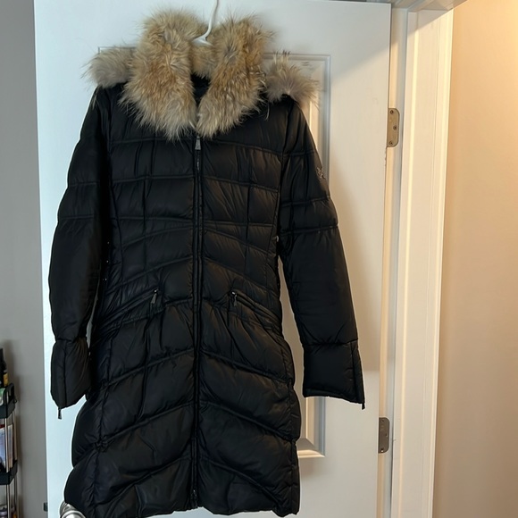 Authentic Excellent Condition Dawn Levy Women mid length Coat with fur on hood - Picture 5 of 10